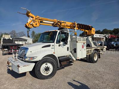 2009 International 4300 Durastar Digger Derrick