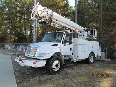 2012 International 4400 Digger Derrick Truck