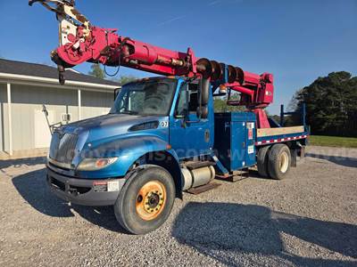 2009 International 4400 DuraStar Digger Derrick