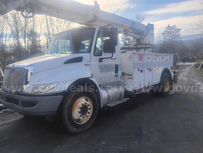 2012 International 4300 Digger Truck