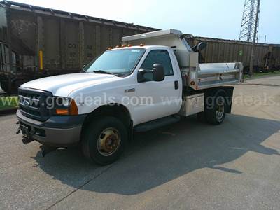 2006 Ford F-350 SD XL 4WD Dual Rear Wheels Stainless Steel Dump Box and a 9 Foot Western Plow