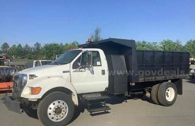 2005 Ford F-750 XLT 4x2 Dump Truck 25,999 GVWR Non-CDL