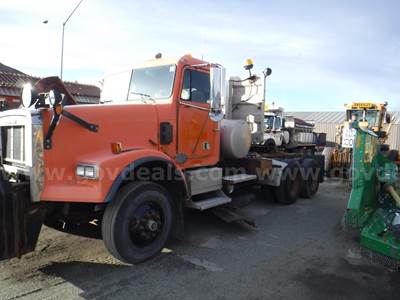 2001 Freightliner FLD120SD 6x4 8 CY Dump Truck