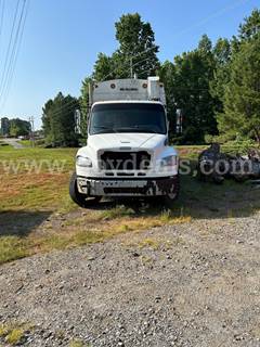 2013 Freightliner M2 106
