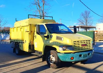 2007 GMC C5500 S/A Chipper Dump Truck