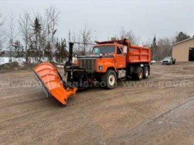 1999 International 2574