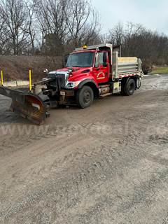 2004 International 7400 Snow Plow Truck w/ Plow & Spreader