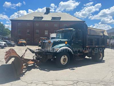 2007 International 7400 w/ Snow Plow and Spreader