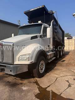 2017 KENWORTH T880 Tri-Axle Dump Truck
