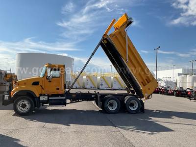 2003 Mack 10-Wheeler Dump Truck