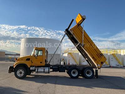 2005 Mack Granite CV713 10-Wheeler