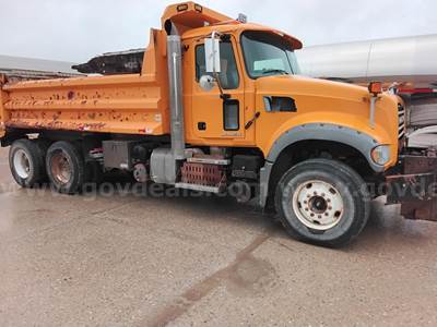 2013 Mack GU713