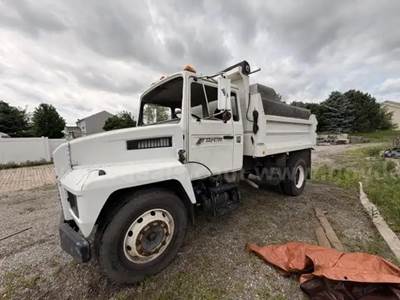 2001 Mack Diesel Dump Truck