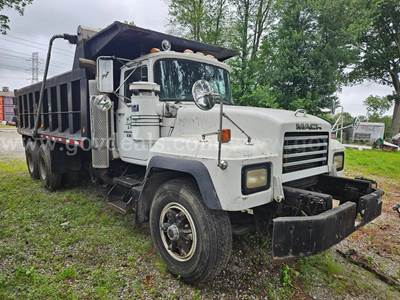 1998 Mack RD686 Tandem Axle Dump Truck