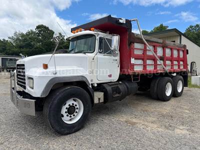1999 Mack RD690S