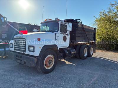 1992 Mack RD690S