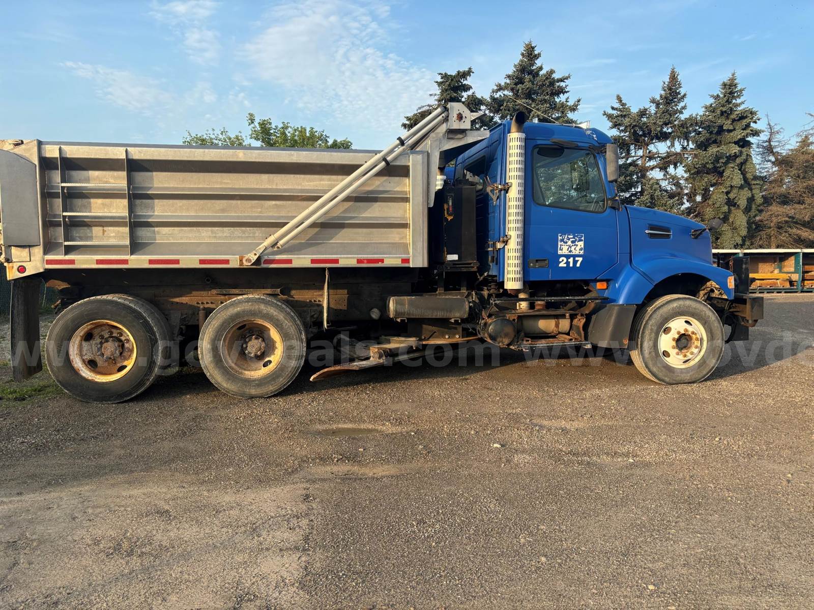 2006 Volva Tandem MODEL VHD64F Dump Trucks For Sale Monroe, MI 7658