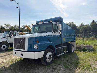 1998 Volvo WG 4x2 S/A Dump Truck