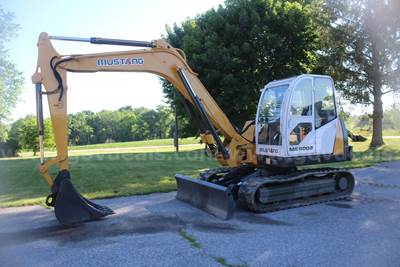 2000 Mustang ME8002 Excavator