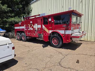 1976 Oshkosh P-4 Aircraft Rescue & Firefighting Truck