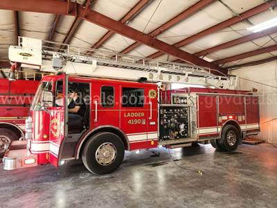 2002 Pierce Tilt Cab Fire Truck