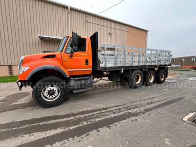 2004 International 7600 22ft Stakebody Truck with Drop Axle