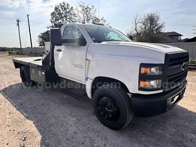 2023 Chevrolet Silverado 5500HD Diesel Flatbed Truck