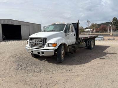 2001 Ford F-650 SD S/A Flatbed Truck