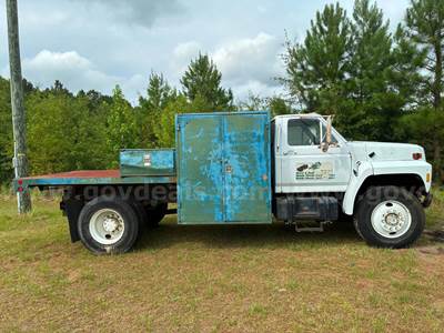 1987 FORD F 8000 (F 800) CATERPILLAR 3208 NATURAL / MANUAL/ FLAT BEC