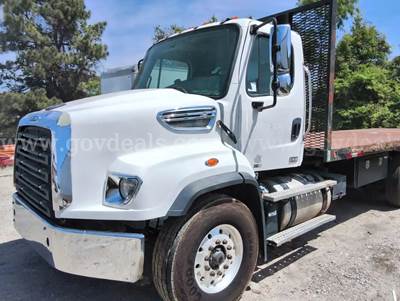 2013 Freightliner 114 SD Tri/A Flatbed Truck