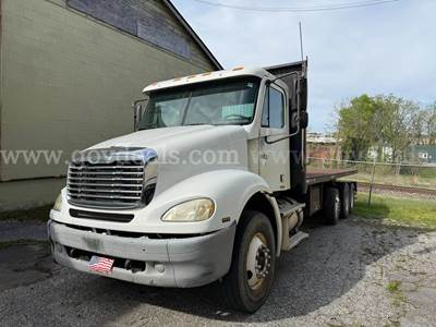 2005 Freightliner Columbia 112 Tri/A Flatbed Truck