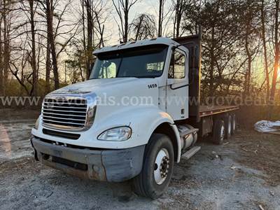 2005 Freightliner Columbia 112 Tri/A Flatbed Truck *Inoperable*