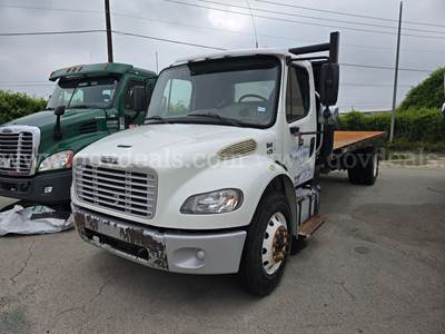 2014 Freightliner M2 106 S/A Flatbed Truck