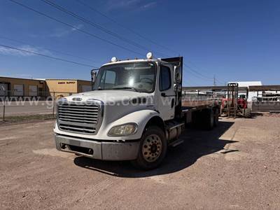 2005 Freightliner M2 112 T/A Flatbed Truck