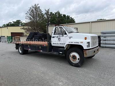 1994 GMC 6500 Flatbed Truck – Runs – 366 Gas V8 – Needs Radiator