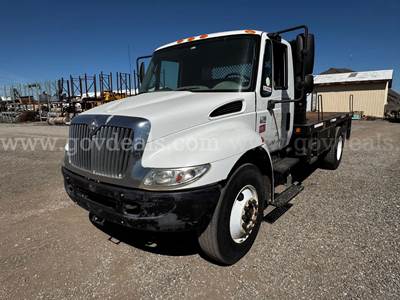 2005 International 4300 Flatbed Truck