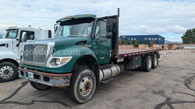 2005 International 7600 T/A Flatbed Truck