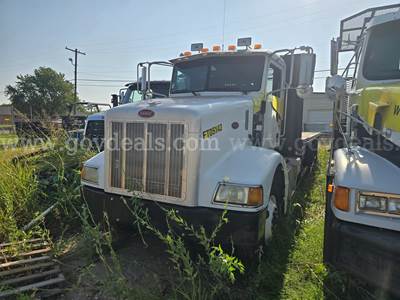 2005 Peterbilt 385 T/A Flatbed Truck-Inoperable
