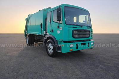 2016 Autocar Xpert Garbage Truck - diesel Cummins, 16 Yard 90k Miles