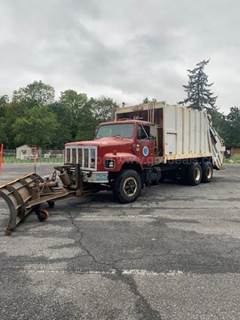 1989 International 2674 Garbage Truck