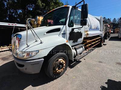 2014 International 4300 Garbage Truck Packer Under CDL