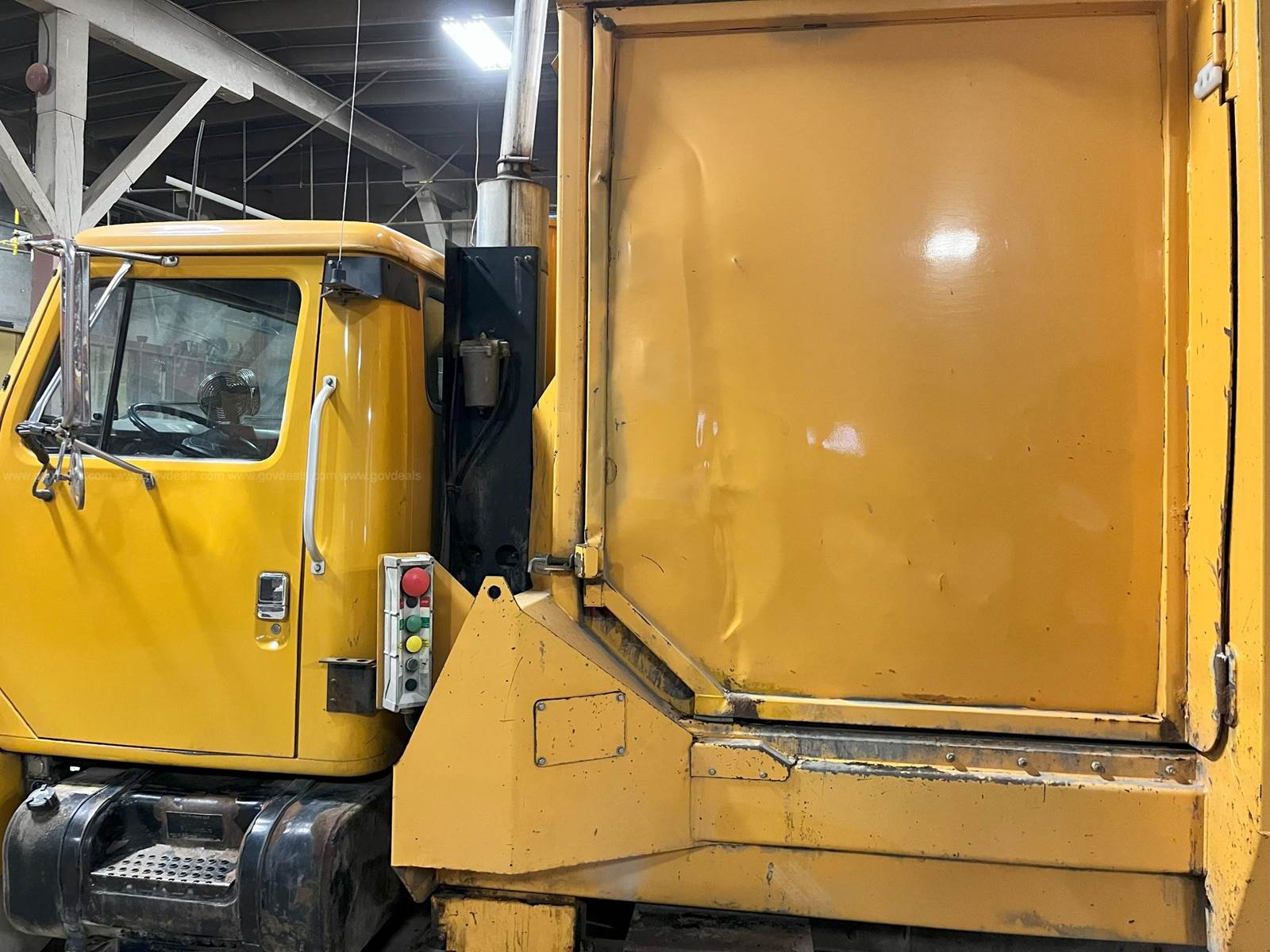 2002 International 4900 Garbage Truck For Sale, 123,467 Kilometers