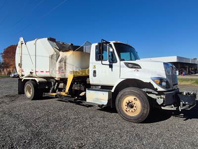 2016 International 7400 Garbage Trucks