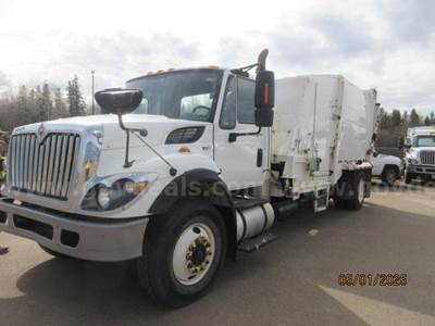 2013 International 7400 Garbage Truck