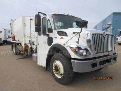 2013 International 7400 17-YD Garbage Truck