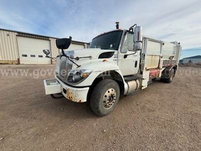2011 International 7400 Garbage Truck