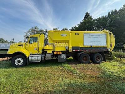 2013 Kenworth T4 SERIES Side Load Garbage Truck