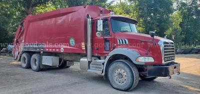 2015 Mack Garbage Packer
