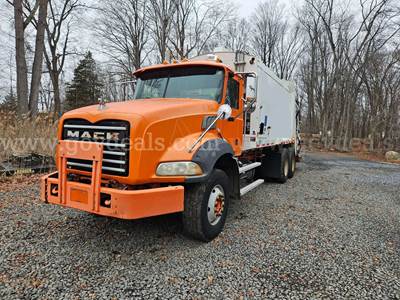 2009 Mack GU813 Rear Load 25 Yard Packer