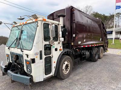 2010 Mack LEU613 Trash Truck